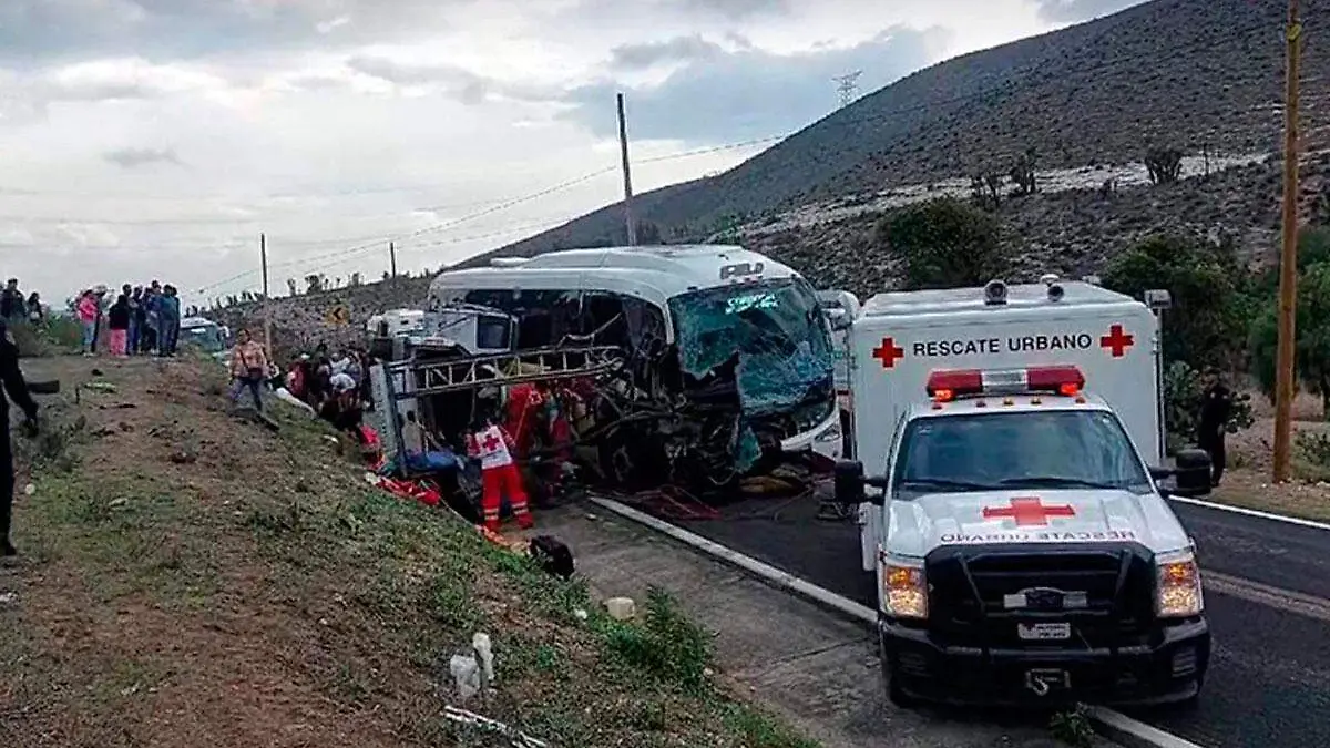 Choque-de-autobús-deja-3-muertos