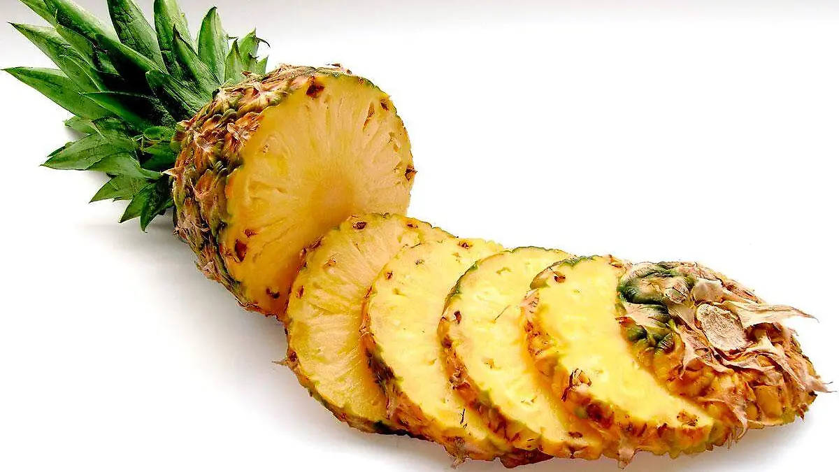 pineapple-gb0ddee90d_1280