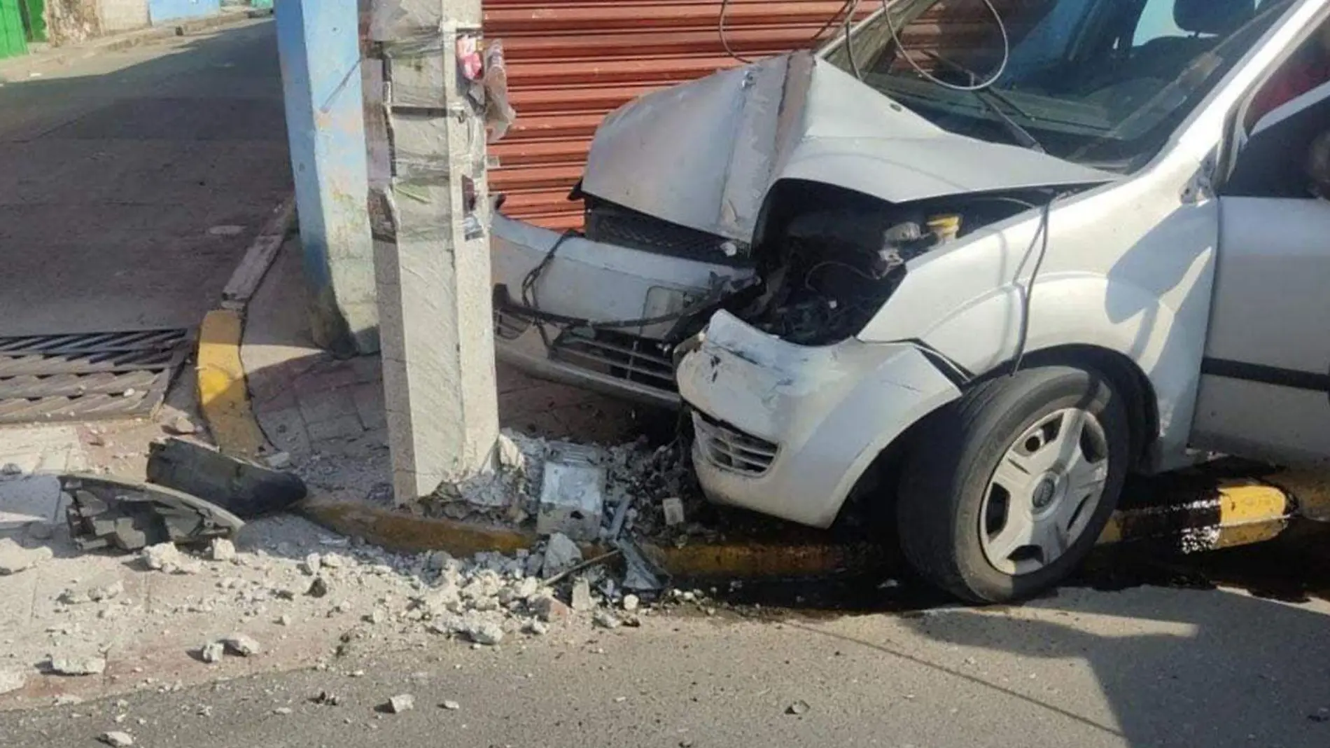 Accidente-deja-sin-luz-a-habitantes-de-Nogales