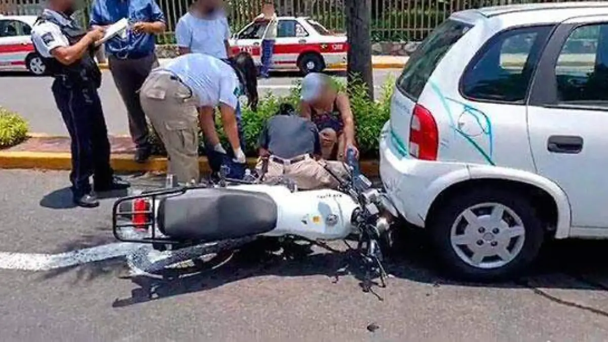 Choca-moto-por-alcance-contra-Chevy,-en-prolongación-de-Oriente-6-y-Sur-57