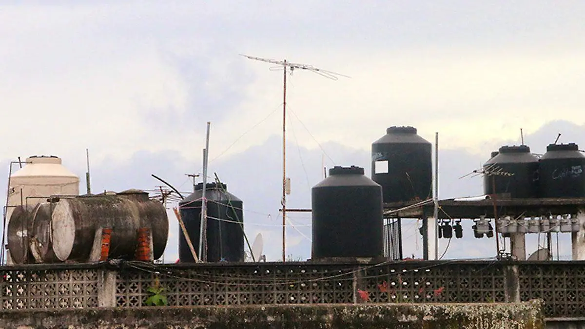 Aseaba-tinaco-de-agua-y-cayo-de-azotea