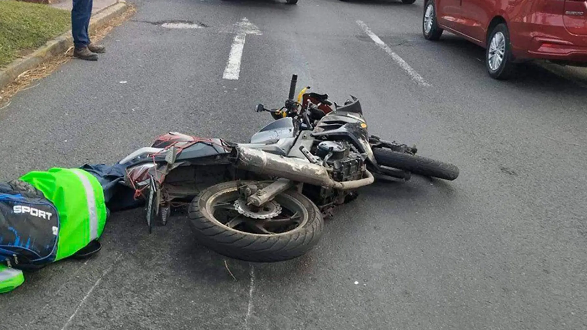 Hombre-resulta-lesionado-en-accidente-de-moto