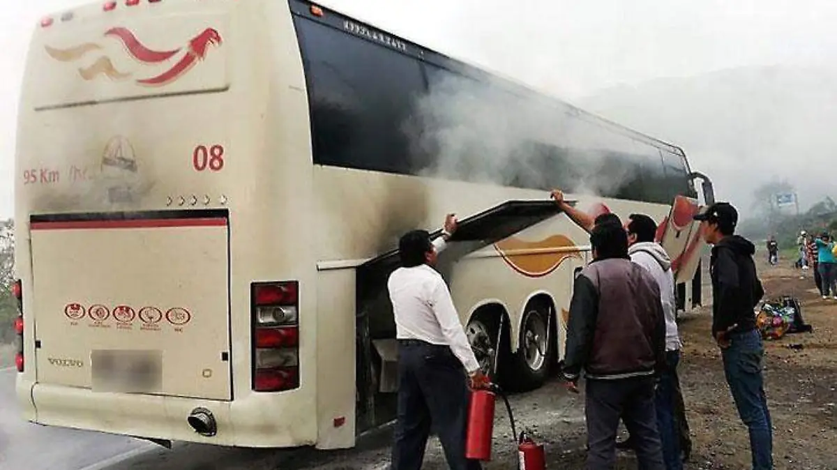14-06-2020-INCENDIO-AUTOBUS