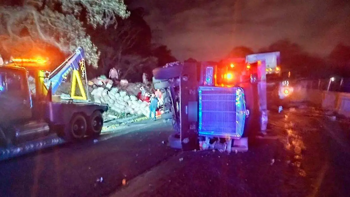 Camion-volco-en-Huiloapan