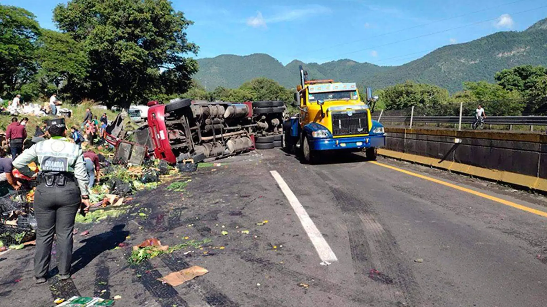 Volcadura-en-carretera