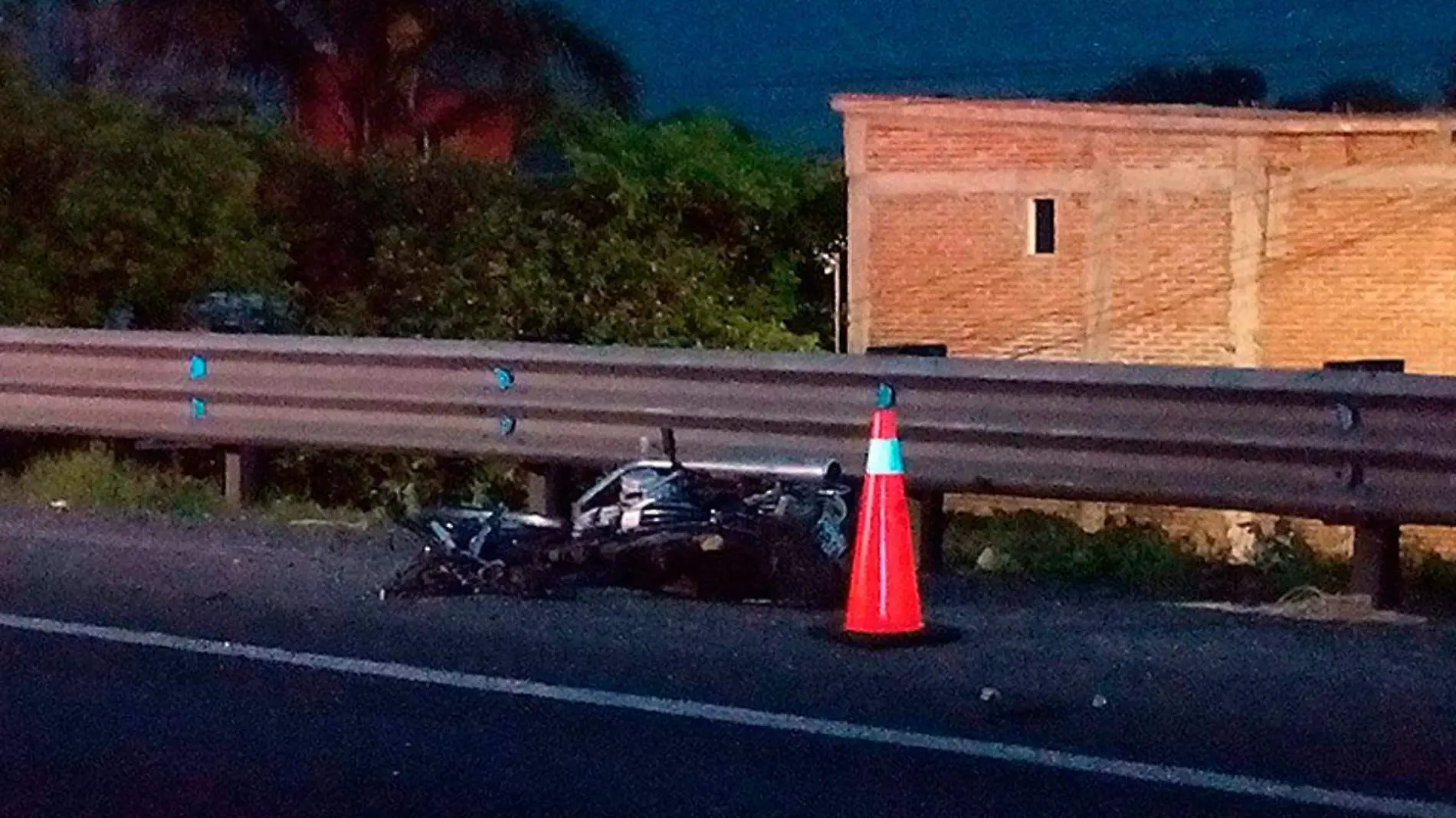 Accidente-de-moto-deja-una-mujer-muerta