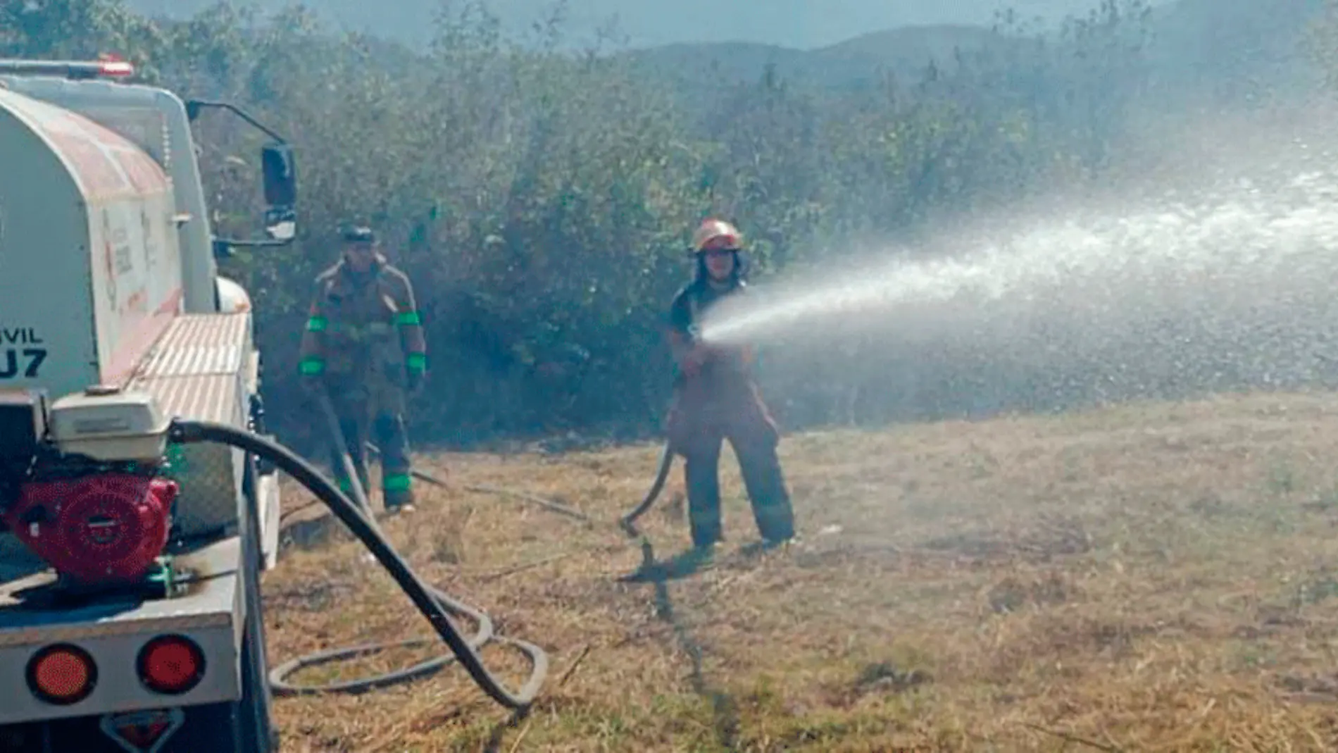 Este viernes se reiniciaron las actividades en la zona de El Infiernillo, con cuadrillas de “tragahumo” y vulcanos