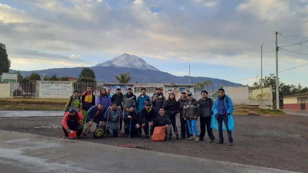 Montañistas cerro Petlalcala
