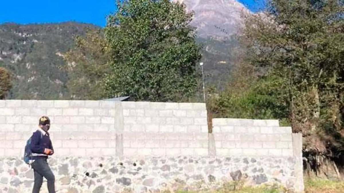 No todos los niños asisten porque apoyan a sus padres en las labores del campo