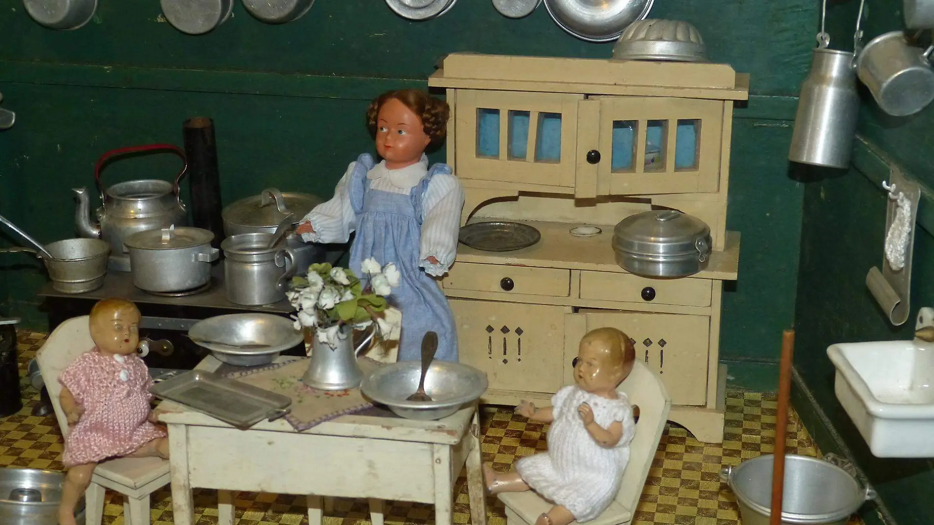 dolls-houses-1094362_1920