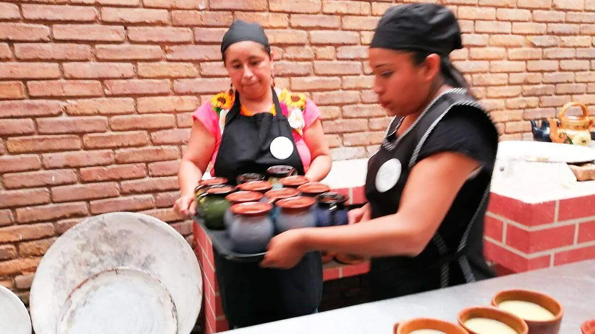 Atole de maracuyá es preparado por cocineras tradicionales  