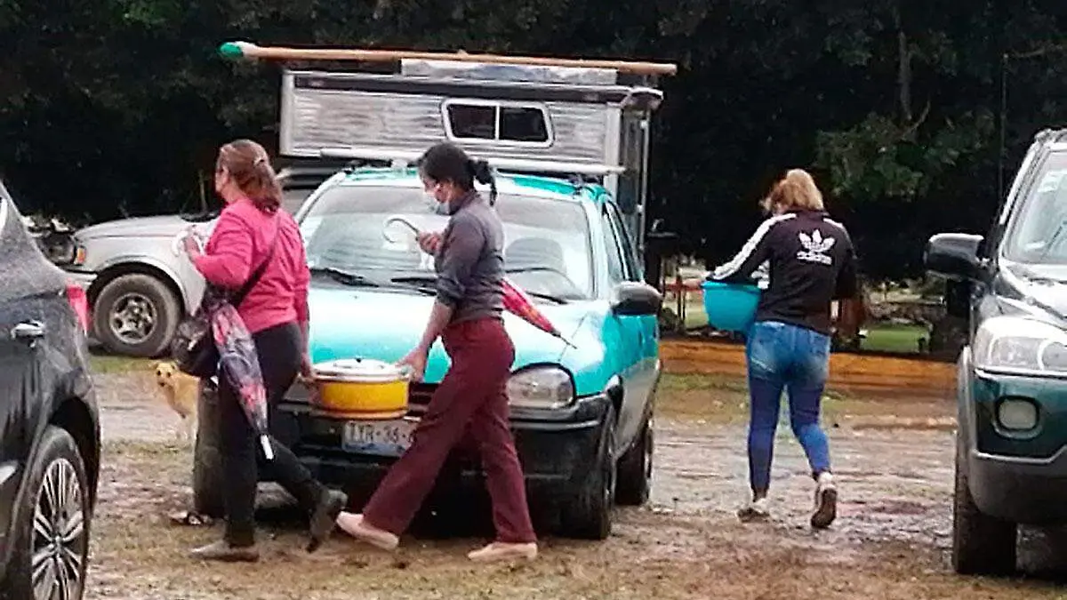 La solidaridad es buena y las personas que no se han visto afectadas están llegando a la Capilla a dejar alimento y bebidas