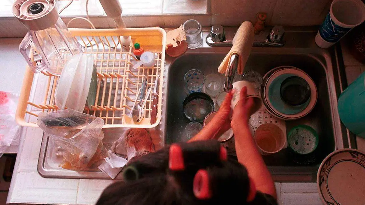 Los y las trabajadoras del hogar dados de alta en el IMSS tienen derecho a servicios médicos, hospitalarios, farmacéuticos y atención obstétrica