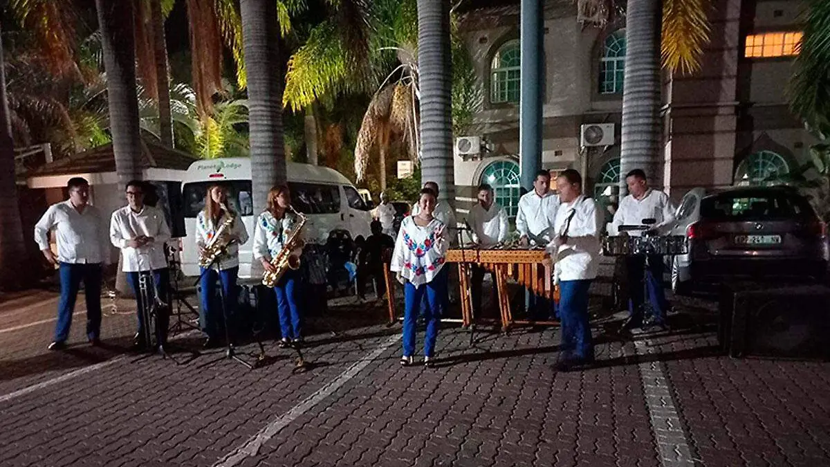 Marimba-Orquesta-Hermanos-Godoy-2