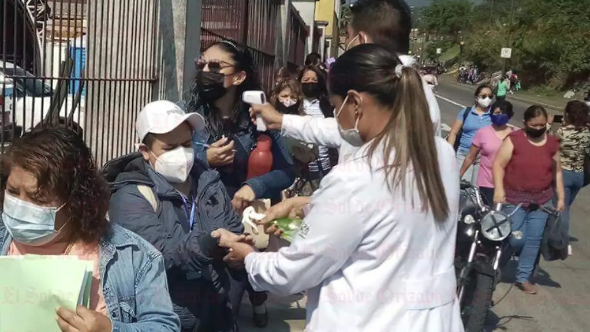 Vacunación de maestros3