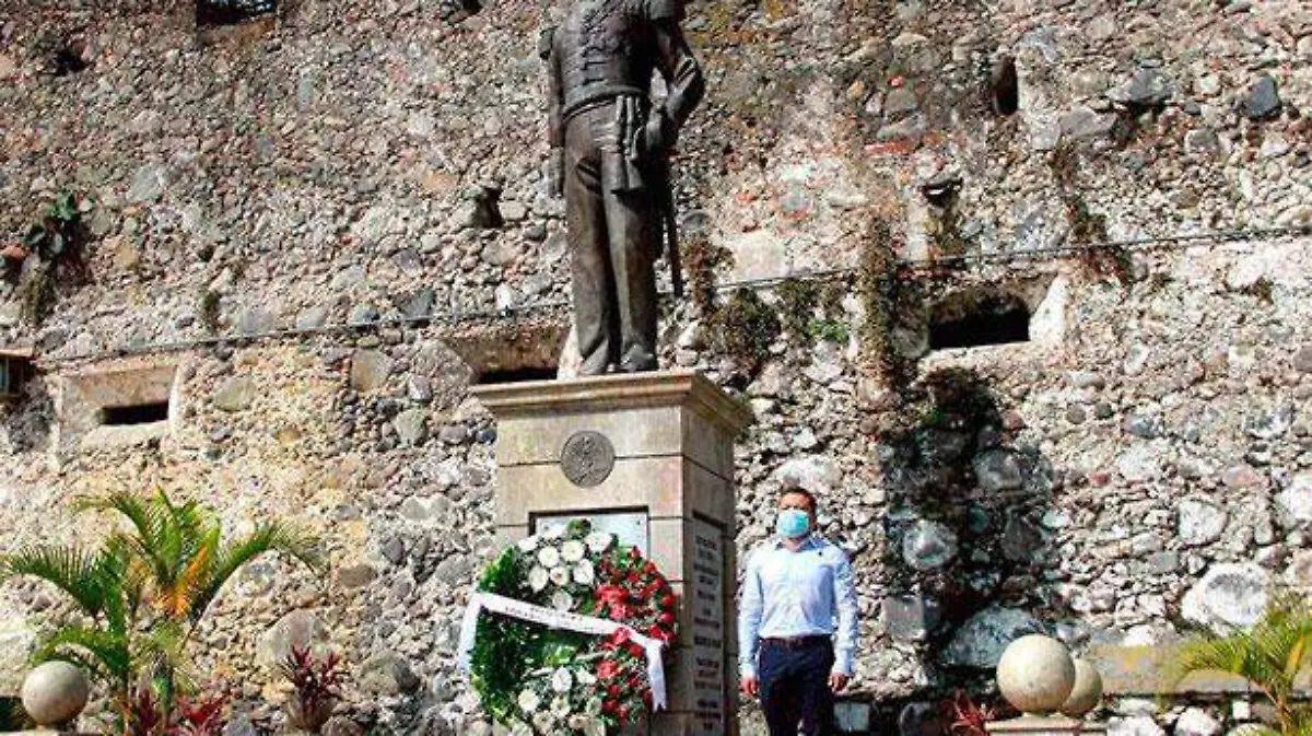 estatua-Porfirio-Diaz-1