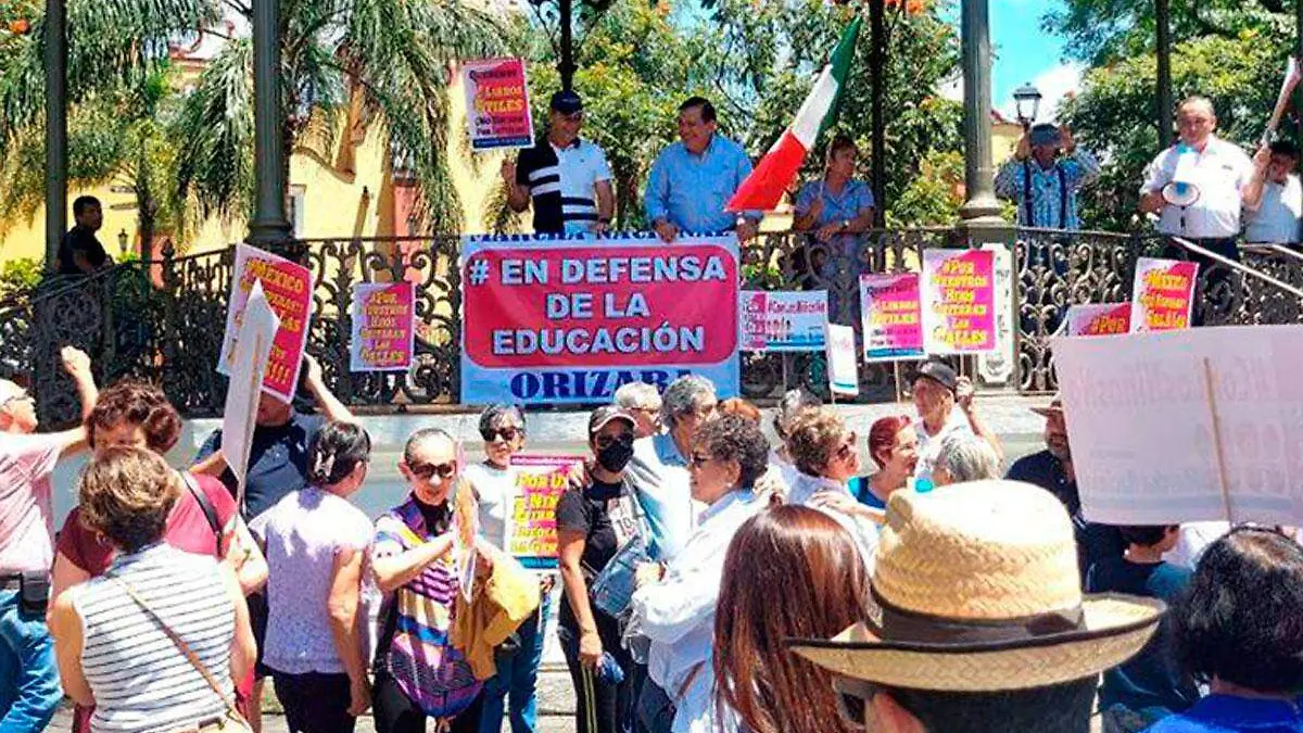 Marcha-por-la-educacion-en-Orizaba