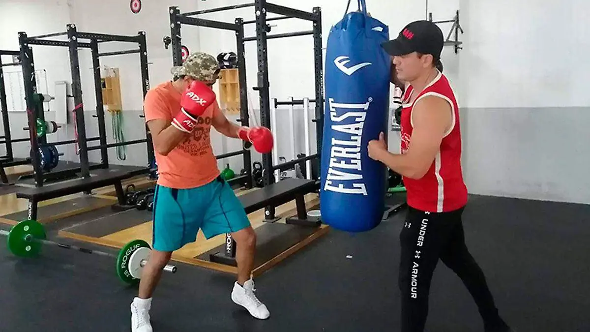 Boxeador-de-la-region-se-prepara-para-competir