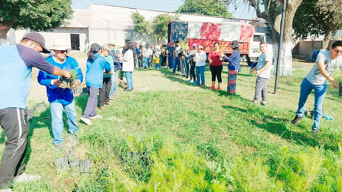 La jornada comenzó antes de las 7 de la mañana, cuando llegaron los feligreses, en su mayoría varones