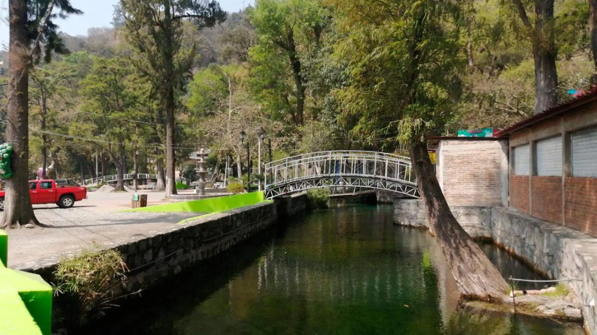 Están realizando mejoras en la Laguna de Nogales para que los locales y turistas se sientan seguros al caminar sobre el pavimento de la zona 