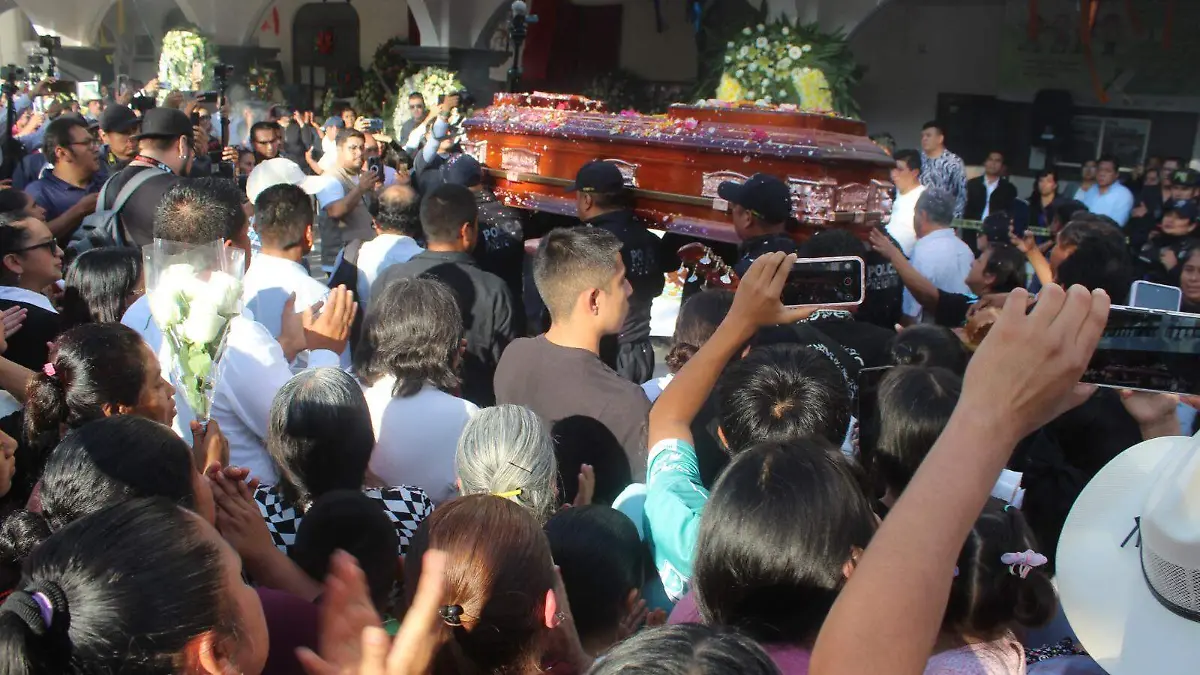 Homenajean a Benito Aguas en Palacio de Zongolica