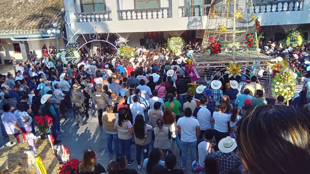 Homenajean a Benito Aguas en Palacio de Zongolica