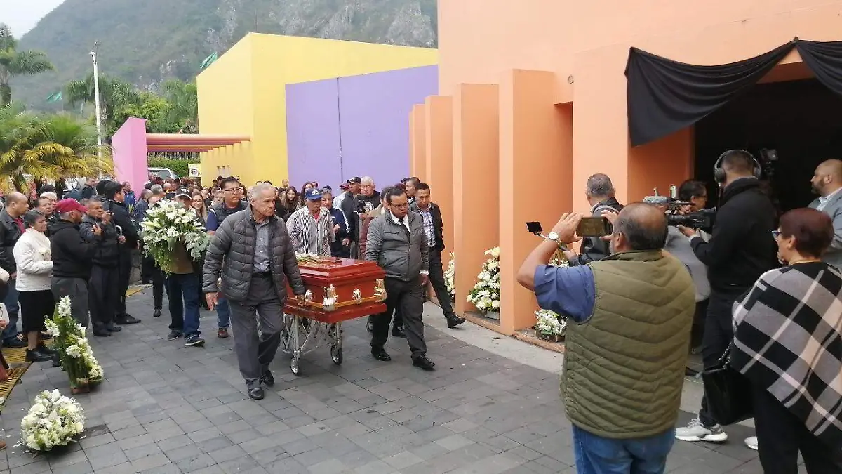 Dan último adiós al exalcalde de Orizaba Martín Cabrera Zavaleta 