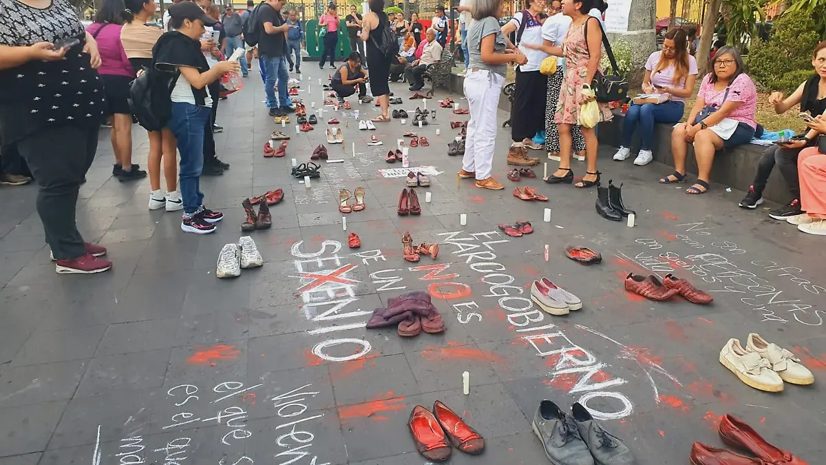 Colectivos en Orizaba se unen a vigilia por luto nacional