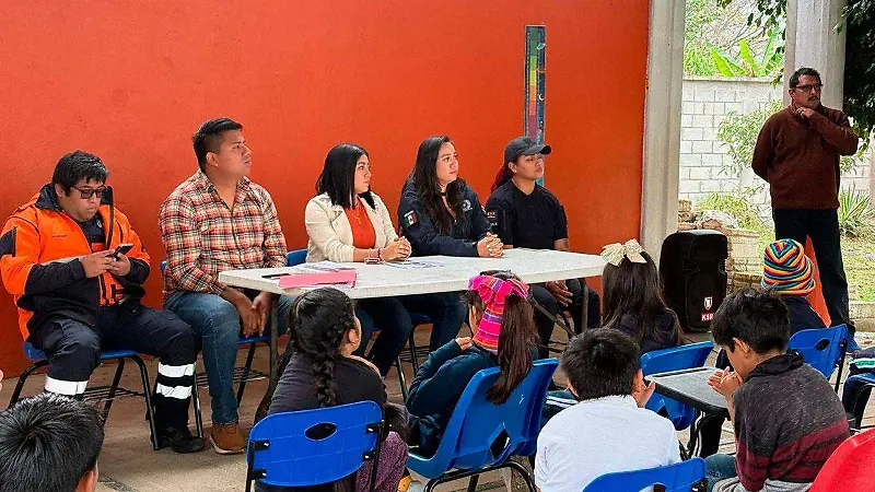 Pláticas-de-prevención-del-delito-y-seguridad-en-Ixtaczoquitlán-3