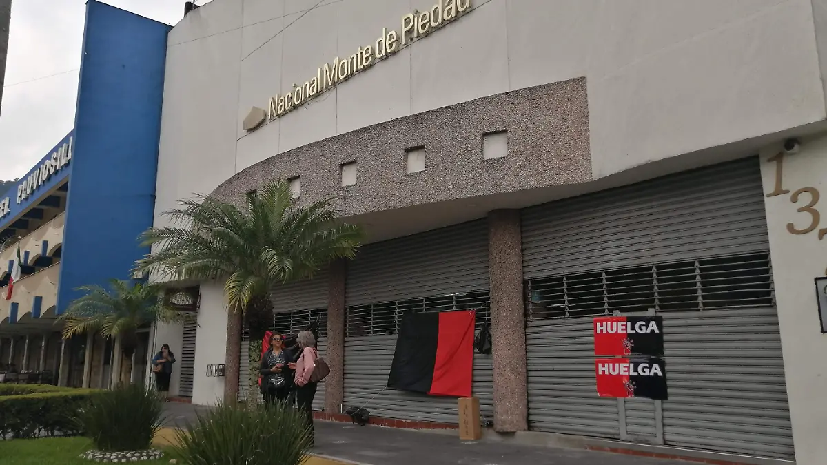 Trabajadores sindicalizados del Nacional Monte de Piedad en Orizaba realizan huelga