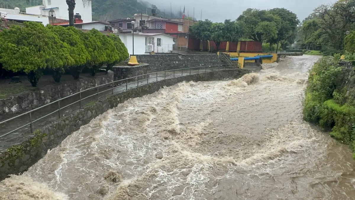 aumenta nivel río
