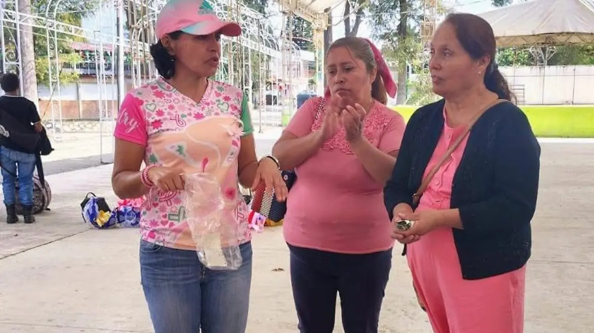 entregan apoyo a señora Venancia