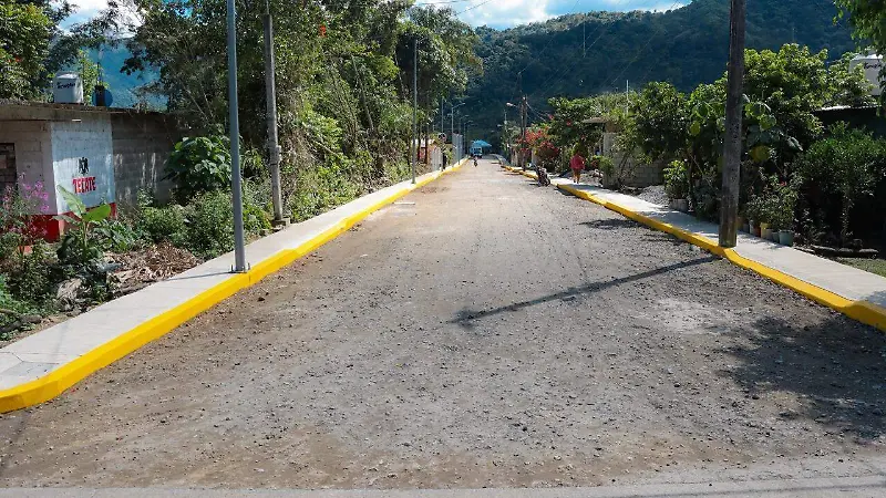 Capoluca suma nueva obra de infraestructura peatonal