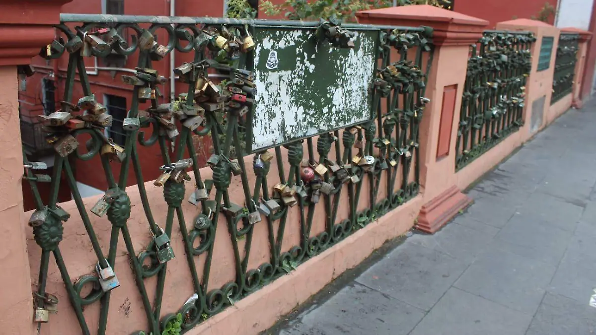 9c9c9263-2d7c-452a-9581-333b122c4cdf