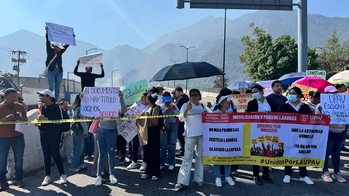 Manifiestan asesores y estudiantes UPAV
