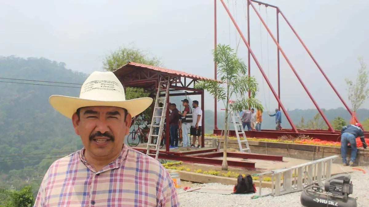 El alcalde de Ixtaczoquitlán José Luis Cortés Gutiérrez 