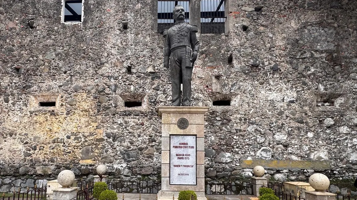 Estatua Porfirio-1