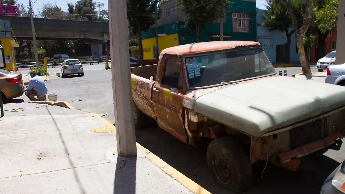 696086_Autos Chatarra Calles_web