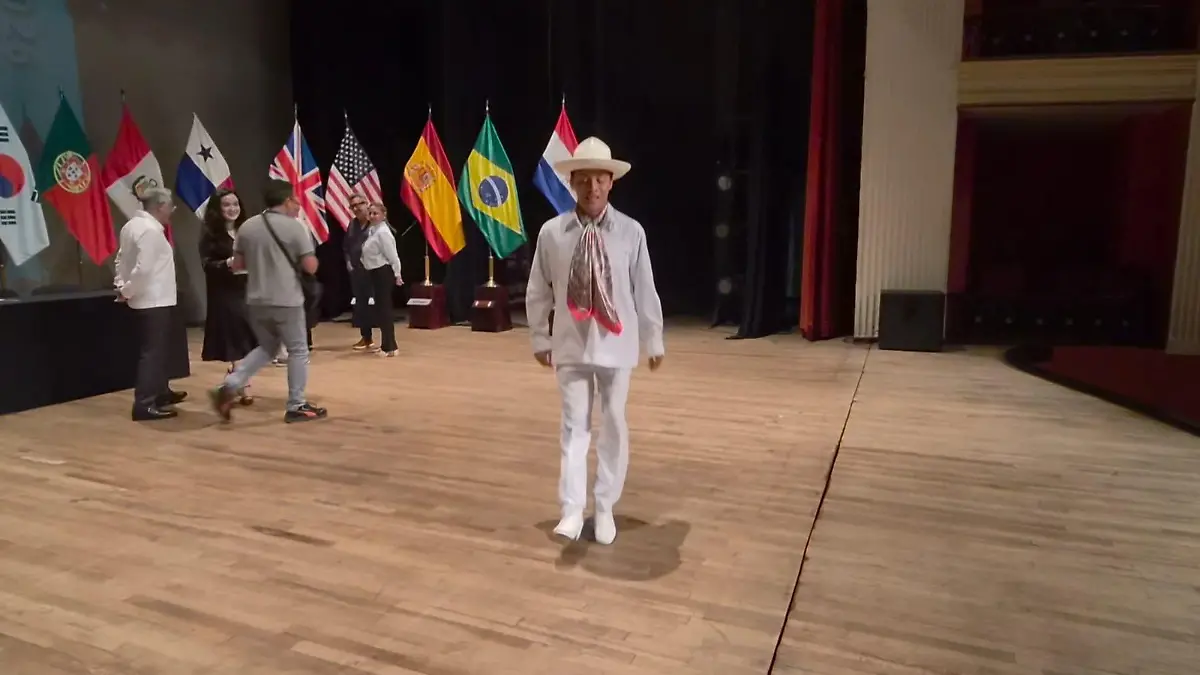 Juan Carlos Arias, bailarín folklórico-1