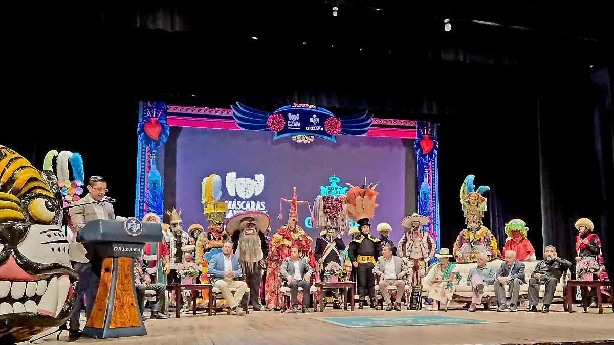 221118