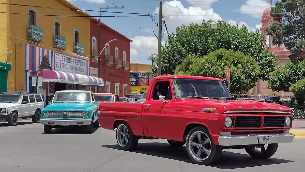 Desfile clásicos en Jimpenez 1
