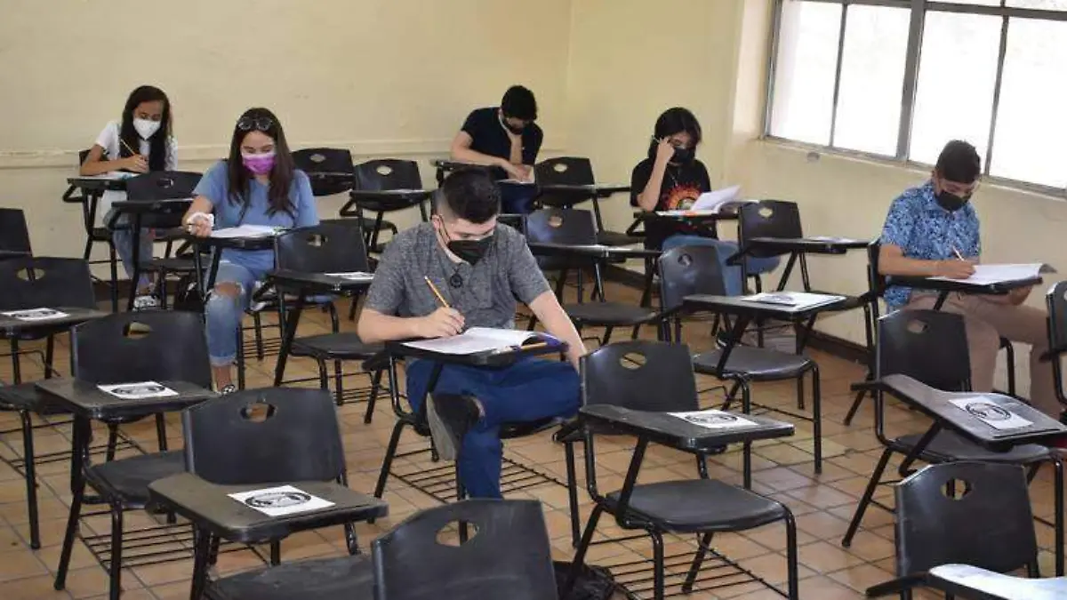 clases 2 nota de javier foto de archivo