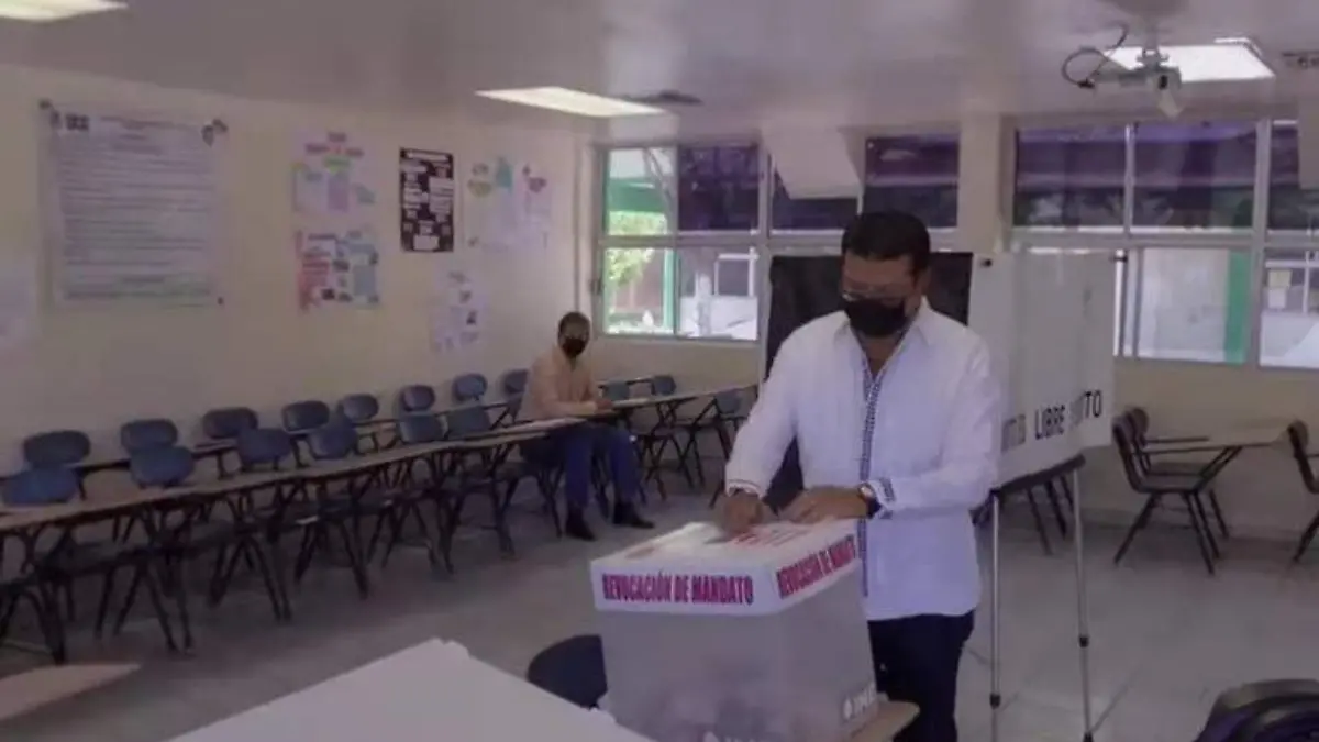 Cabada Votando en Revocación de Mandato