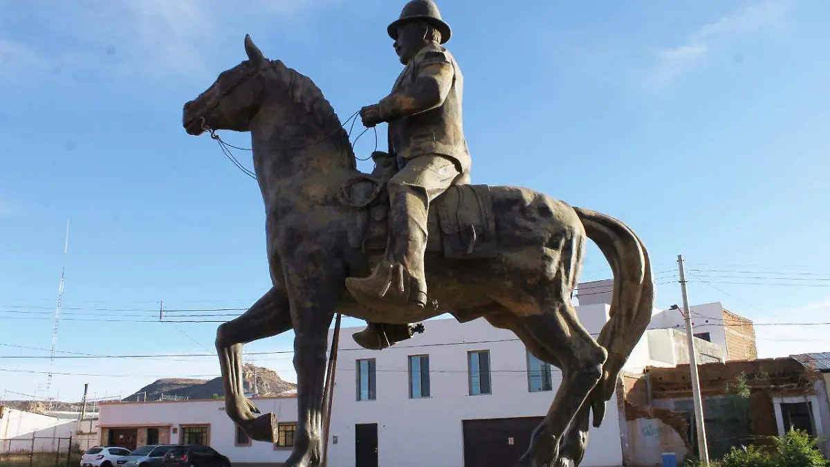 PORTADA ESTATUA 2. rosy