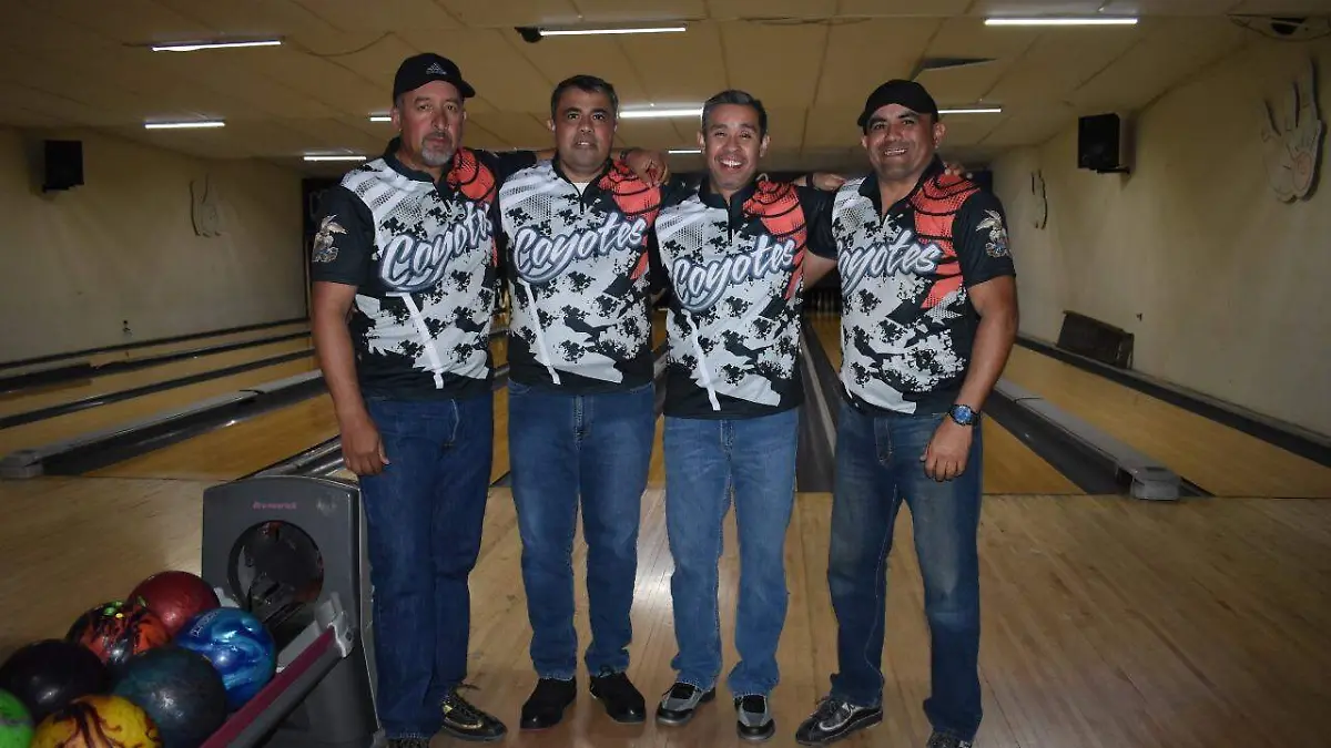 boliche coyotes team