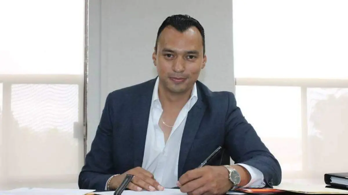 POSTURA... CESAR PENA... ISAAC MOLINA