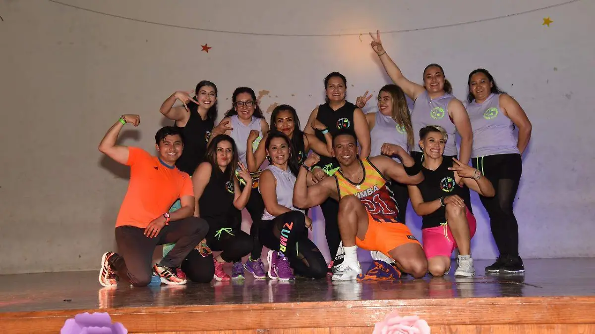 ZUMBA Team Dance Forever con el instructor dominicanojonathan jimenez