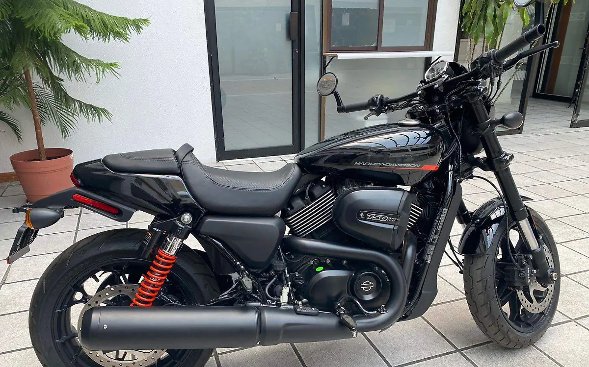 Harley Davidson 750 Street Rod