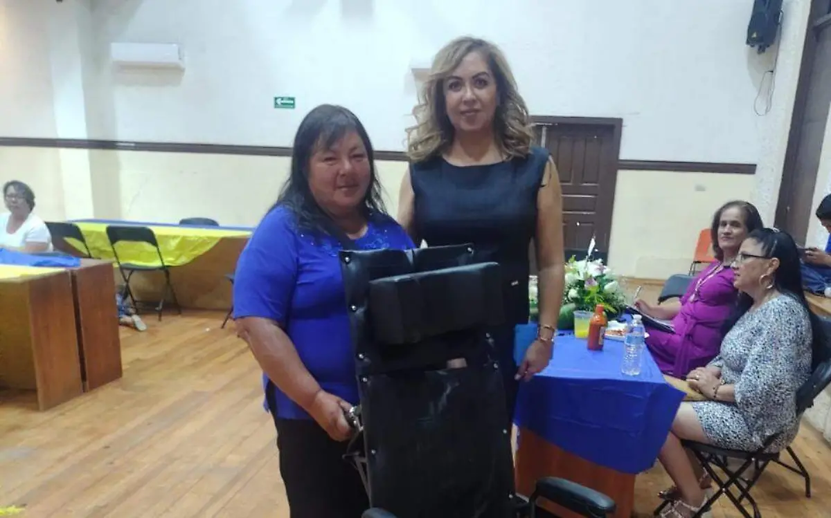 Fundación Cris entrega apoyos y silla de ruedas a niños Down