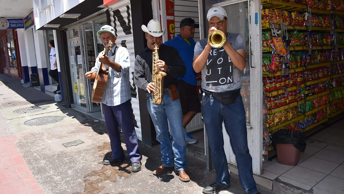 MUSICOS